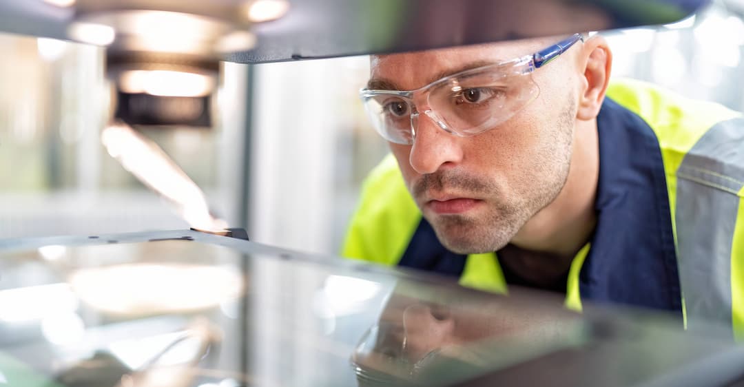 Common Defects in Glass Manufacturing and How Machines Detect Them